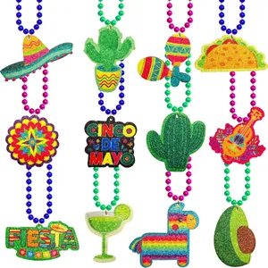 Farbenfrohes Cinco de Mayo Perlenketten-Set mit glitzernden mexikanischen Anhängern.