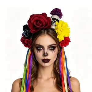 Détail du serre-tête floral Jour des Morts mexicain avec crâne et rubans colorés