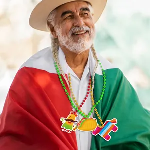 Mexikanische Cinco de Mayo Party-Halsketten mit Taco- und Piñata-Anhängern