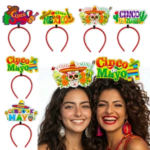 Set mit festlichen Cinco de Mayo-Haarbändern mit Sombreros und Totenköpfen