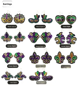 Sortiment an Mardi Gras Pailletten-Ohrringen mit Masken-, Herz- und Lilienmotiven