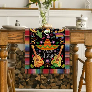 Chemin de table Cinco de Mayo avec motifs de guitare et de sombrero mexicains pour la fête