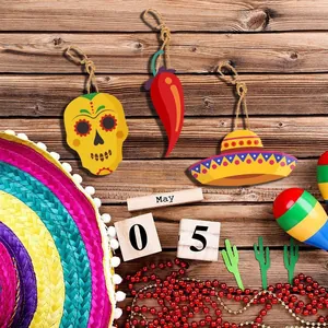 Hölzerne Cinco de Mayo Ornamente mit Totenkopf, Chili und Sombrero Dekorationen