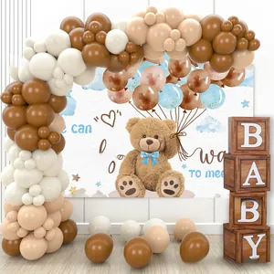 Sfondo baby shower orsetto con arco di palloncini marroni e blocchi di legno BABY