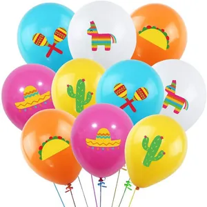 Primo piano di palloncini a tema Fiesta messicana con stampe di lama e taco