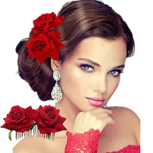 Pettini per capelli rose rosse per festa Giorno dei Morti su modella e dettaglio