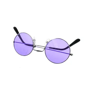 Vista frontale di occhiali da sole rotondi hippie con lenti viola e montatura argento