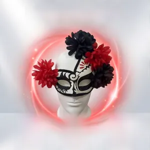 Vue détaillée du masque de mascarade Jour des Morts avec fleurs rouges et noires