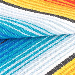 Detailaufnahme von lebhaftem mexikanischem regenbogenfarben gestreiftem Webstoff für Läufer