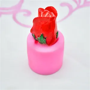 Gedetailleerde weergave van siliconen roosvorm voor fondant taartdecoratie en DIY chocolade