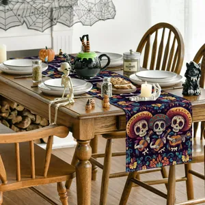 Détail du chemin de table en lin avec imprimé crâne mexicain et fleurs pour Halloween