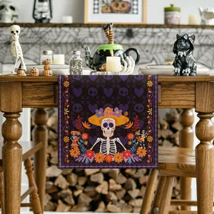 Vue détaillée du chemin de table Jour des Morts avec crâne de sucre et motifs floraux