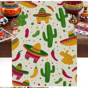 Detail eines festlichen mexikanischen Tischläufers mit Kaktus und Sombrero