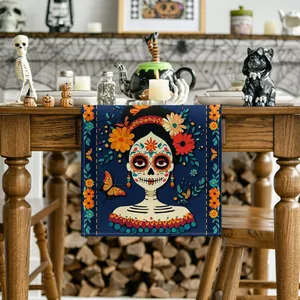 Chemin de table mexicain Jour des Morts avec motif crâne et fleurs sur table en bois