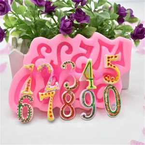 Close-up van siliconen mal met cijfers 0-9 voor DIY taartdecoratie en bakken