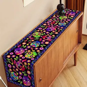 Chemin de table mexicain coloré avec têtes de mort pour décoration d'Halloween.