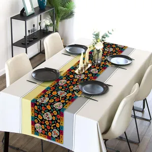 Chemin de table mexicain Jour des Morts avec imprimé tête de mort en sucre et fleurs