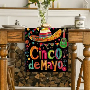 Chemin de table festif Cinco de Mayo exposé sur une table en bois rustique.