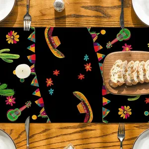 Vue détaillée du chemin de table mexicain Jour des Morts avec sombreros et guitares colorés