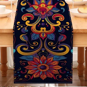 Vista dettagliata del runner da tavola messicano con vivace motivo floreale e base blu scuro