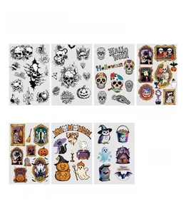 Sammlung von Halloween-Aufklebern mit Totenköpfen, Geistern und Kürbis-Motiven