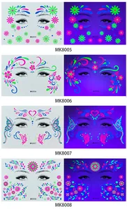 Confronto di quattro tatuaggi fluorescenti per il viso sotto luce normale e UV