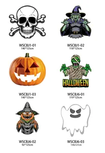 Dettaglio di vari striscioni decorativi per il bagagliaio dell'auto a tema Halloween.