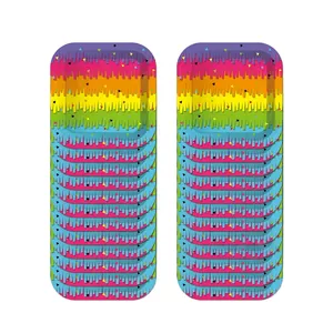 Vue détaillée de deux piles d'assiettes rectangulaires en papier sur le thème fiesta mexicaine