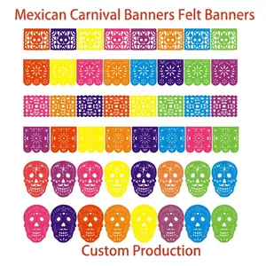 Bannières traditionnelles en feutre coloré et crânes pour le Jour des Morts mexicain