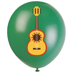Detailansicht eines dunkelgrünen Ballons mit aufgedruckter mexikanischer Gitarre für Fiesta-Partys