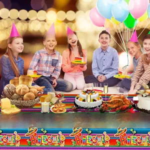 Mantel de PE desechable con temática de Fiesta mexicana en una escena festiva.
