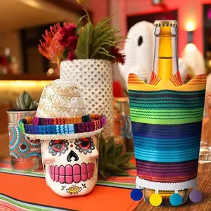Mini sombrero messicano festivo e set di sciarpe poncho a righe per bottiglie