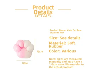 Gedetailleerd overzicht van 4 cm roze kattenpoot squishy speeltje van zacht rubber.