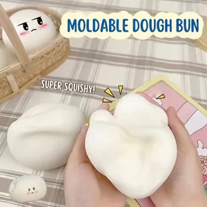 Jouet anti-stress en forme de petit pain blanc pour l'exercice des mains et la détente.