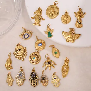 Assortimento di ciondoli a mano di Hamsa e malocchio in acciaio inossidabile dorato