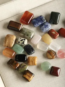 Vue détaillée de perles en pierre naturelle pour la fabrication de bijoux DIY haute qualité