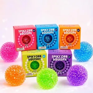 Vue détaillée des balles anti-stress diamants colorées avec leurs boîtes cadeaux assorties.