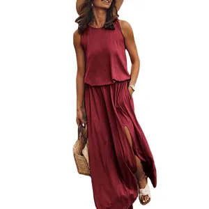 Elegante mouwloze zomerse maxi-jurk met ronde hals en zijsplit in de kleur bordeauxrood