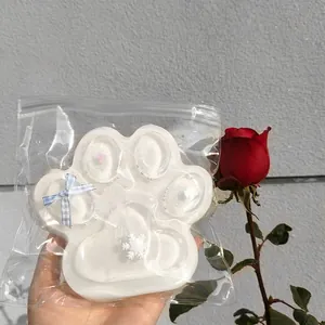 Jumbo transparenter weißer Katzenpfoten-Squishy Spielzeug mit dekorativer Perle und Schleife