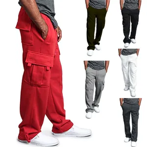 Vista dettagliata dei pantaloni cargo da uomo con tasche multiple in vari colori e stili