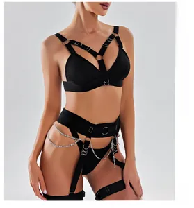 Set di lingerie sexy nera da 4 pezzi con catene in metallo e dettagli stile harness
