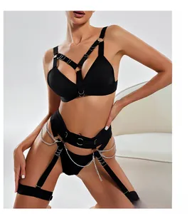 Set di lingerie sexy nera da 4 pezzi con catene argentate e dettagli in anelli metallici