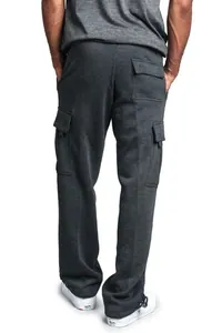 Vista dettagliata del retro che mostra il design delle tasche dei pantaloni cargo