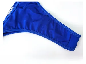 Vista dettagliata della lingerie blu sexy con fodera in cotone a doppio strato al cavallo