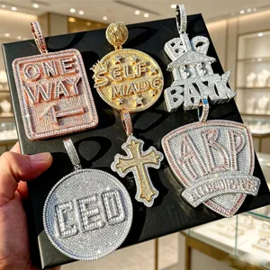 Hip Hop Anhänger Halskette Kupfer Zirkonia Vereist Bling Rund Schild Buchstaben Design Schmuck Streetwear Mode Herren