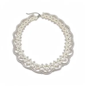 Collier choker élégant en perles d'œil de chat avec bord en dentelle argentée