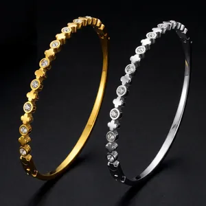 Luxury Stainless Steel Clover Bangle Bracelet for Women European Style Zirconia Inlaid Non-Fading Gold Silver Plated Jewelry