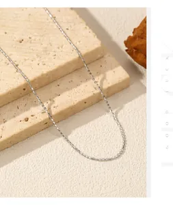 Detailansicht einer schimmernden S925 Sterling Silber Halskette ohne Anhänger.