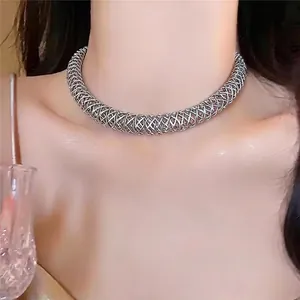 Elegante collana girocollo a maglia intrecciata argento da donna, gioielli di lusso