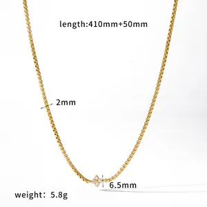 Detailed view of gold stainless steel clover necklace, 410mm length and 2mm chain width